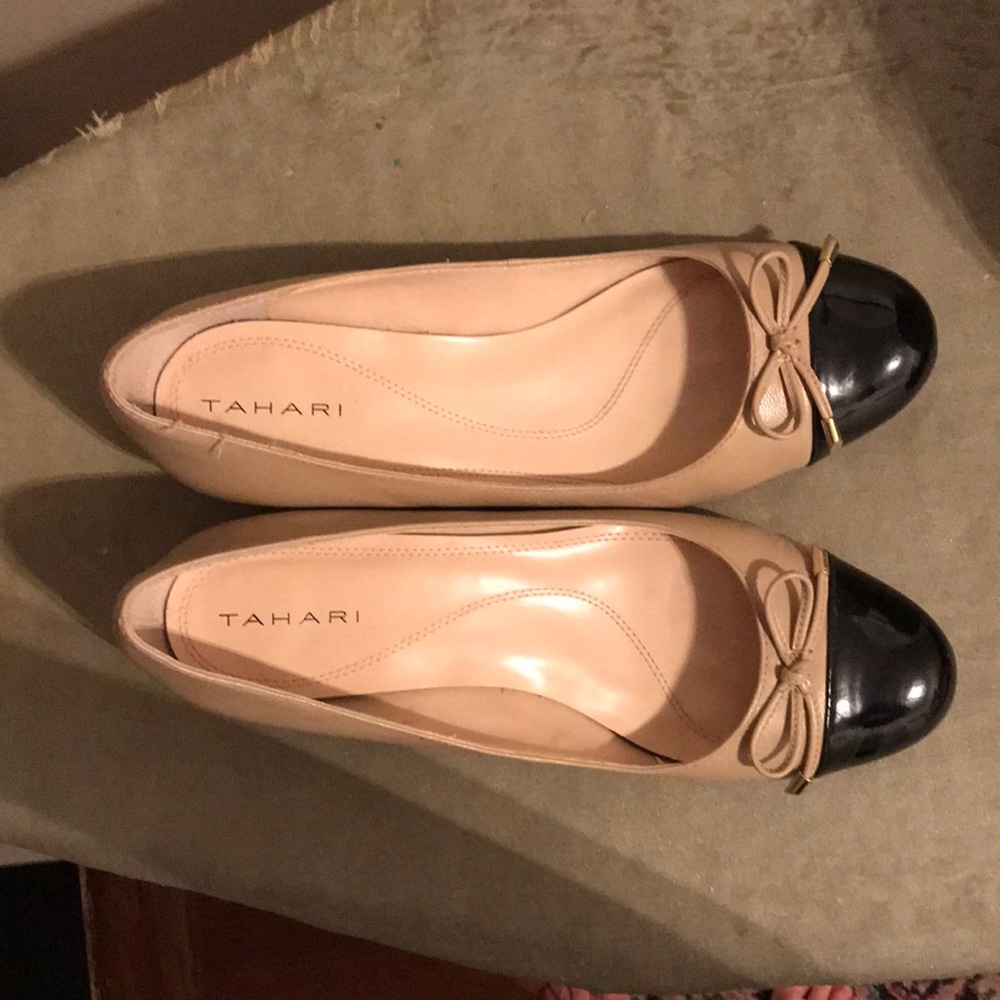 Two tone low heel
